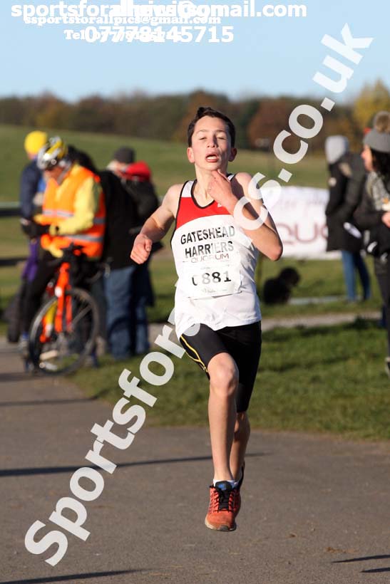 Boys and girls under-15s Heaton Harriers Memorial Road Races, Newcastle. Photo:  David T. Hewitson/Sports for All Pics